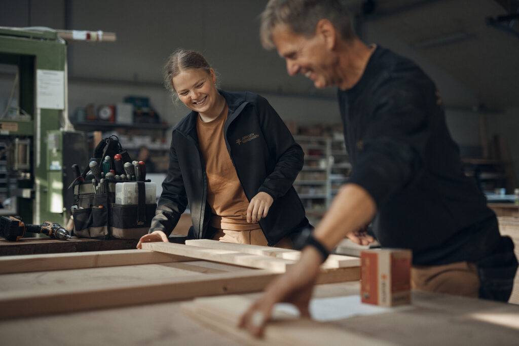 Jørgen Sørensen tømrer på arbejde